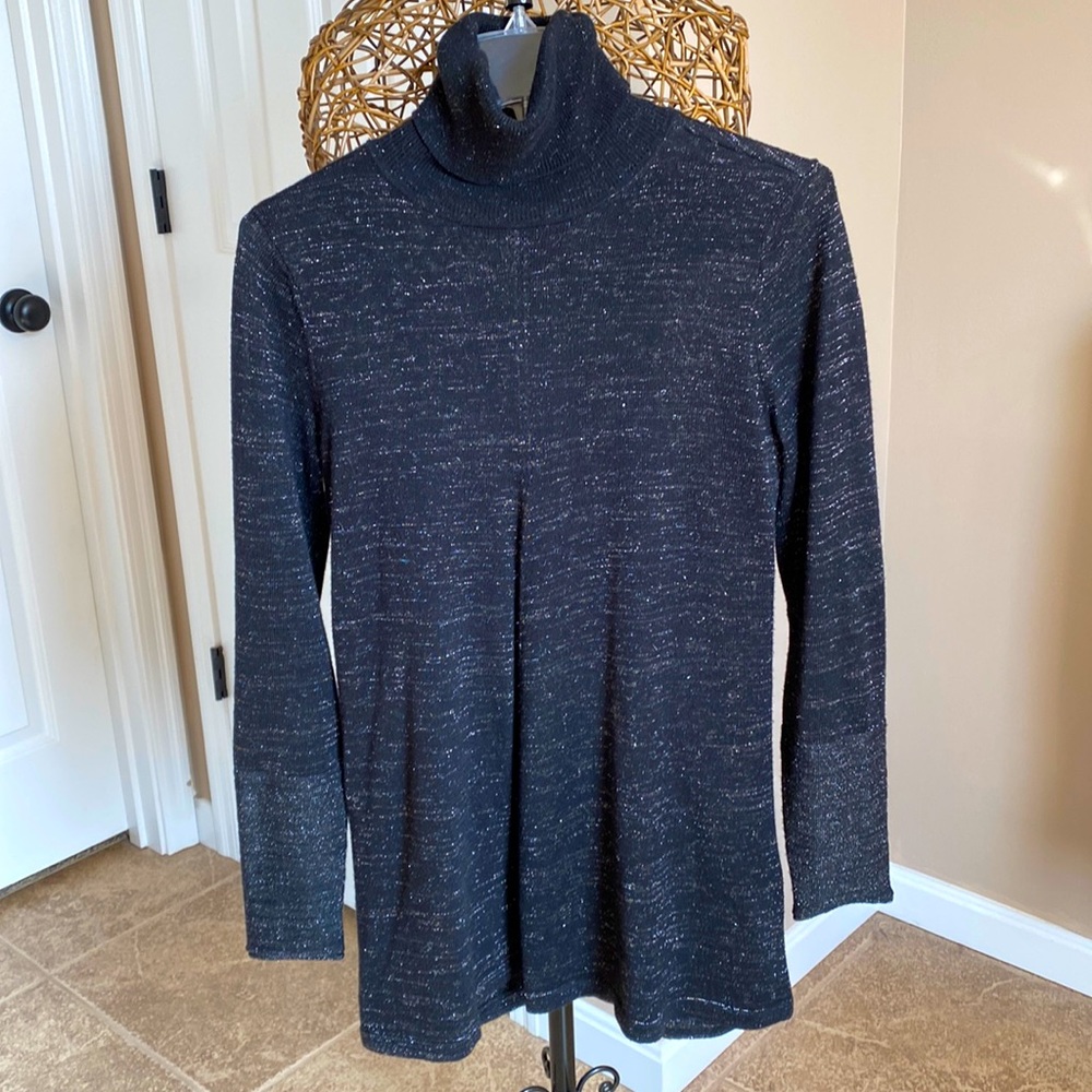 Simply Vera Vera Wang black turtleneck tunic sweater size small gold accent